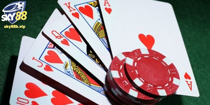 Cần tìm hiểu kỹ luật chơi trước khi tham gia ván Liêng